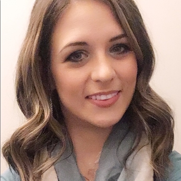 Meet your Posher, Courtney - Picture 1 of 1